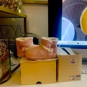 “UGG” Girls Size 4/5 Pink “Brand New” UGG Boots